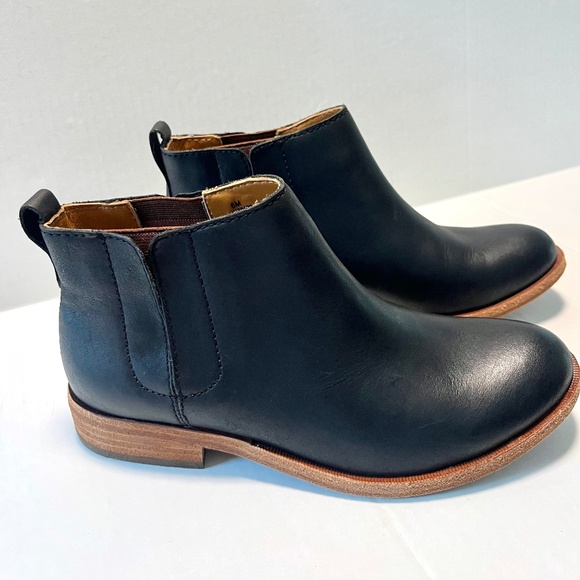 Kork Ease Sz 6M Black Leather Velma Chelsea Boot Pull On Rubber Inserts Outsole - Picture 1 of 11